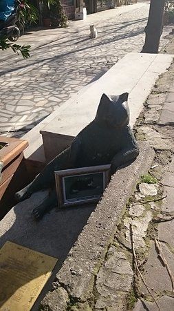 Памятник коту Томбили